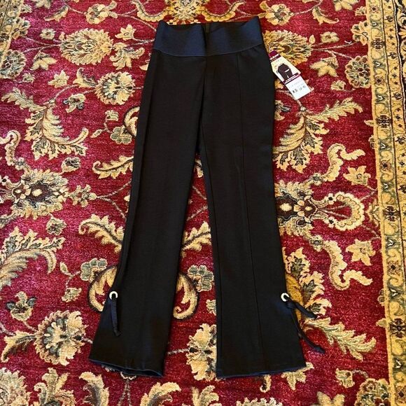 NWT Nygard Luxe Slims "A La Cheville" Black Knit Capris Size 2-4 - Picture 1 of 5